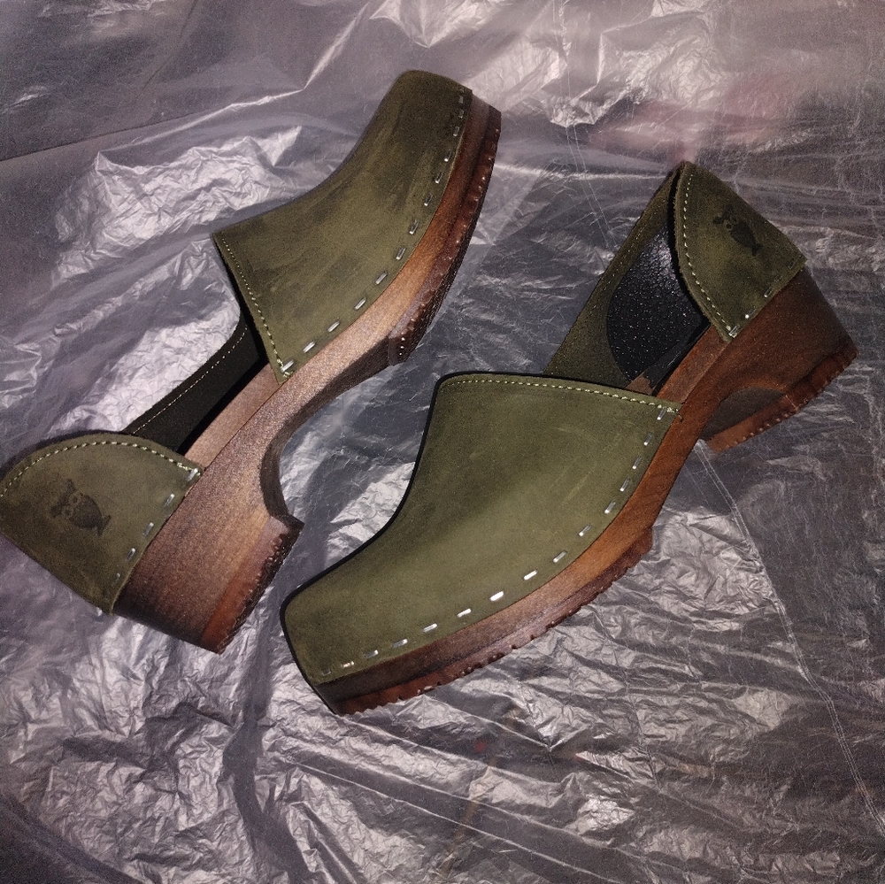 Sanders clogs